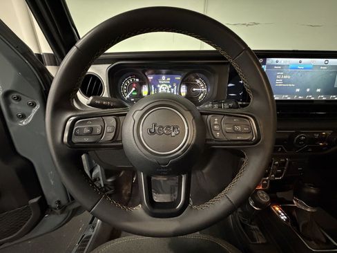 Used 2024 Jeep Wrangler Unlimited image 26