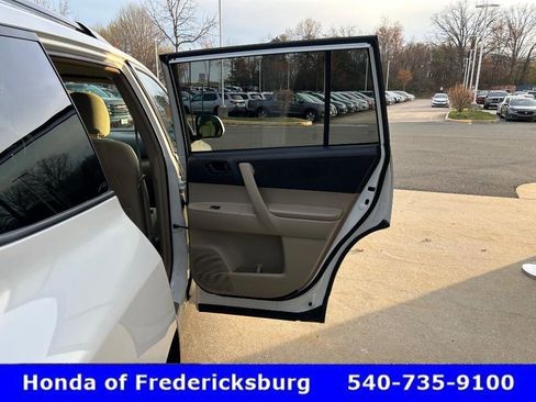 Used 2010 Toyota Highlander SE image 19