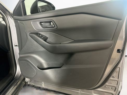 Used 2024 Nissan Rogue S FWD image 30