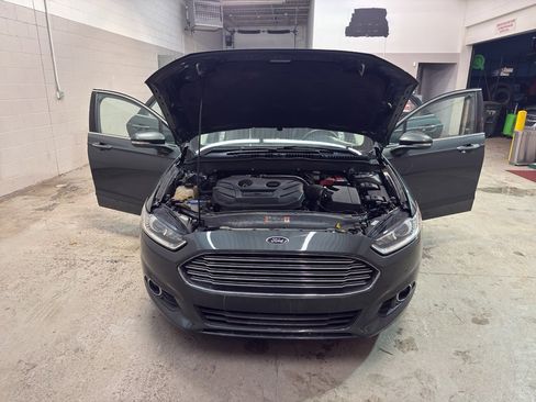 Used 2015 Ford Fusion SE w/ Equipment Group 202A image 8