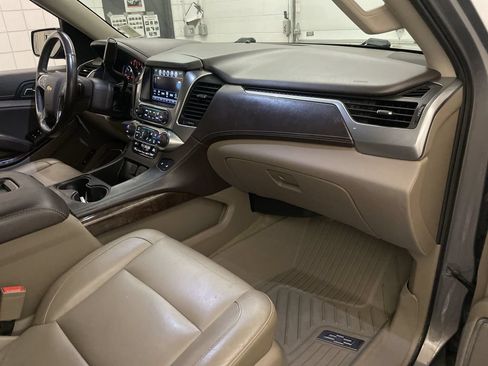 Used 2018 Chevrolet Tahoe LT w/ Luxury Package AWD/4WD image 23