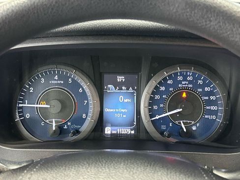 Used 2018 Toyota Sienna LE w/ Carpet Mat Package FWD image 24