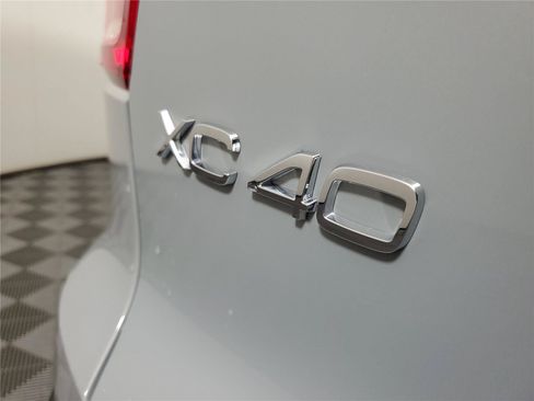 Certified 2026 Volvo XC40 B5 Plus AWD/4WD image 8