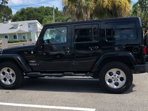 Used 2015 Jeep Wrangler Unlimited Sahara w/ Connectivity Group AWD/4WD image 6