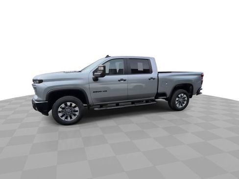 Used 2024 Chevrolet Silverado 2500 Custom w/ Custom Convenience Package image 4