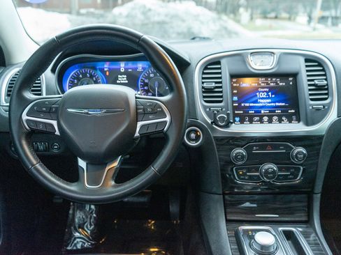 Used 2016 Chrysler 300 Limited image 12