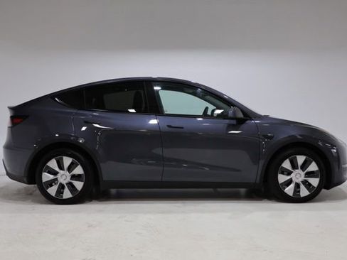 Used 2023 Tesla Model Y Long Range image 8