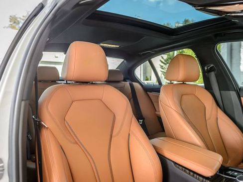 Used 2018 BMW 540i w/ Premium Package RWD image 38