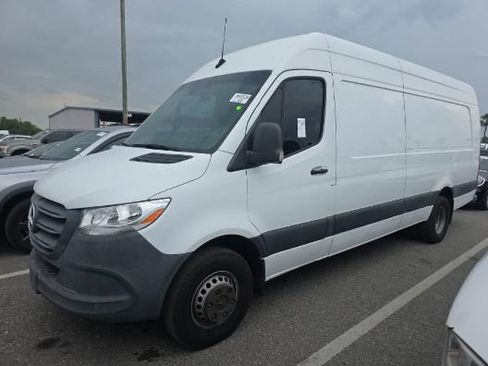 Used 2022 Mercedes-Benz Sprinter 3500 image 4