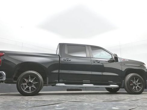 Used 2021 Chevrolet Silverado 1500 LT w/ Z71 Off-Road Package image 46