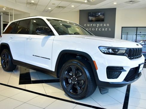 Used 2023 Jeep Grand Cherokee Altitude AWD/4WD image 1