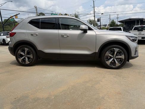 Used 2025 Volvo XC40 B5 Plus AWD/4WD image 6