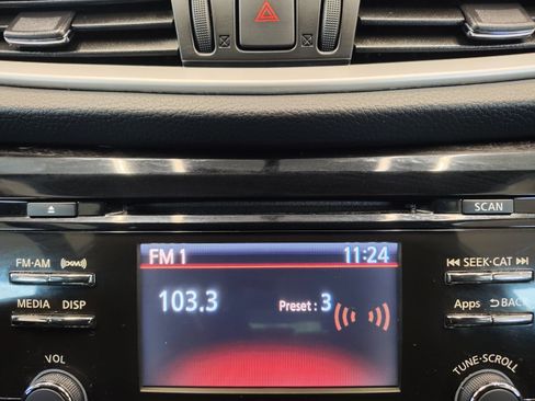 Used 2016 Nissan Rogue SV AWD/4WD image 4