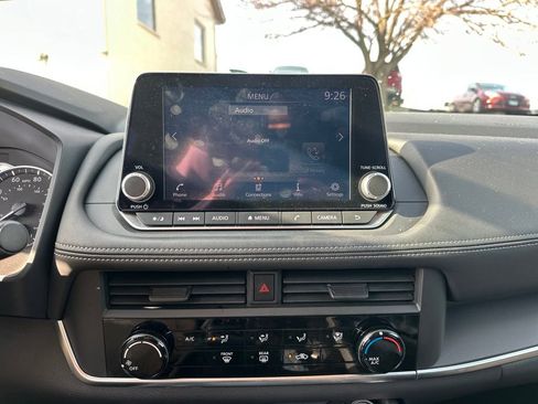 Used 2025 Nissan Rogue S image 16