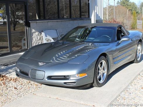Used 2003 Chevrolet Corvette Coupe w/ Preferred Equipment Group1 RWD image 15
