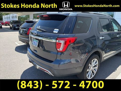 Used 2017 Ford Explorer Limited w/ Equipment Group 301A FWD image 5
