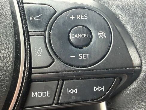 Used 2021 Toyota RAV4 XLE Premium FWD image 16