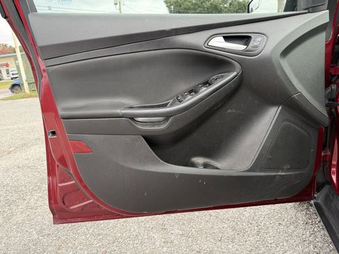 Used 2017 Ford Focus SE image 29