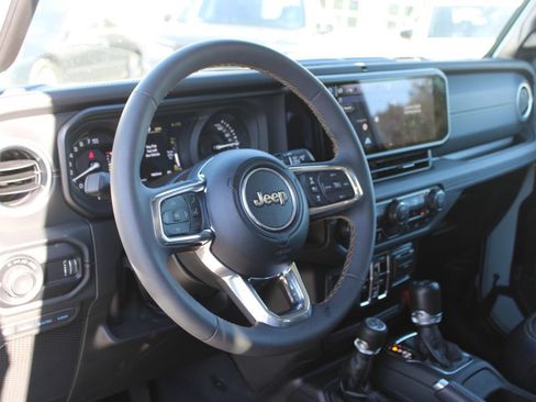 Used 2024 Jeep Wrangler Unlimited Sahara w/ Technology Group AWD/4WD image 30