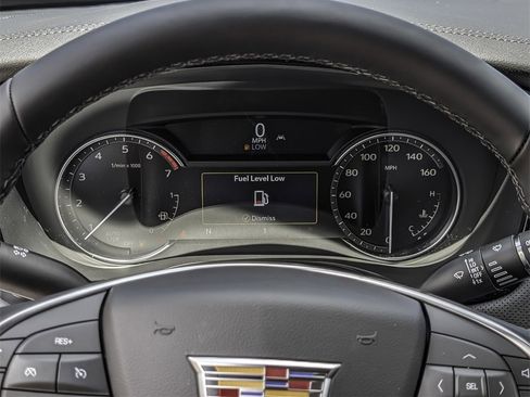 New 2025 Cadillac XT5 Luxury image 25