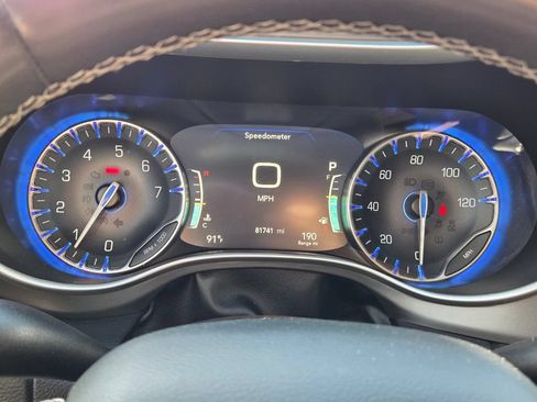 Used 2022 Chrysler Pacifica Touring-L FWD image 23