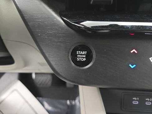 Used 2025 Nissan Murano SV image 36