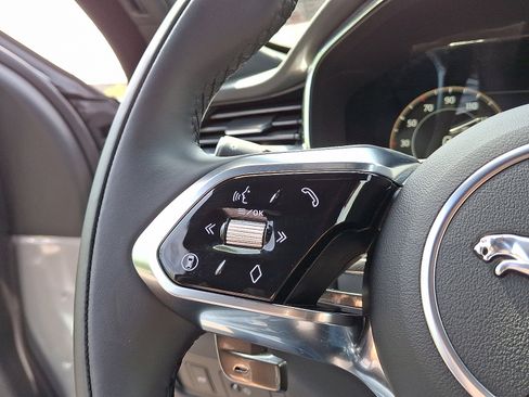 Certified 2025 Jaguar F-PACE R-Dynamic S image 21