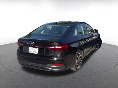 Used 2025 Volkswagen Jetta SE image 14