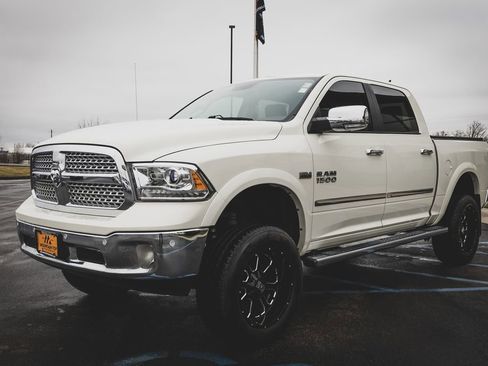 Used 2017 RAM 1500 Laramie w/ Convenience Group image 9