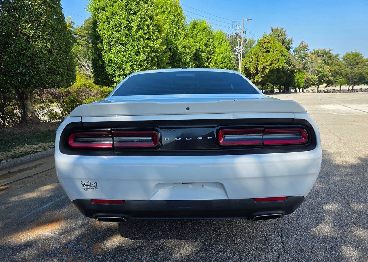 Used 2020 Dodge Challenger SXT RWD image 4