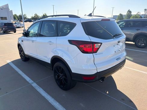Used 2019 Ford Escape SE FWD image 6