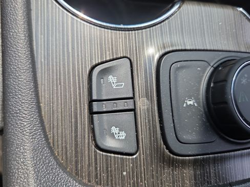 Used 2023 GMC Acadia SLT FWD image 26