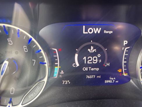 Used 2023 Chrysler Pacifica Touring-L FWD image 19