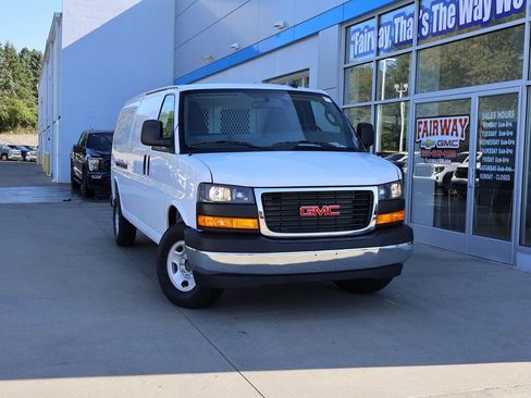 New 2025 Chevrolet Express 3500 Extended w/ Driver Convenience Package RWD image 29