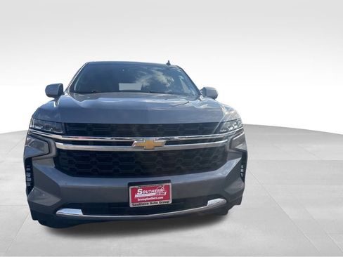 Used 2021 Chevrolet Suburban LS image 4