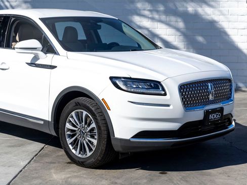 Used 2021 Lincoln Nautilus AWD w/ Equipment Group 101A image 3