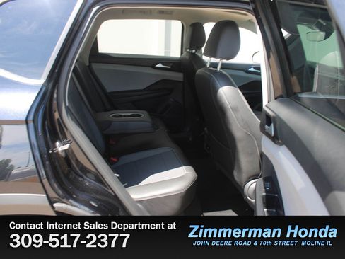 Used 2023 Volkswagen Taos SE w/ Panoramic Sunroof Package AWD/4WD image 8