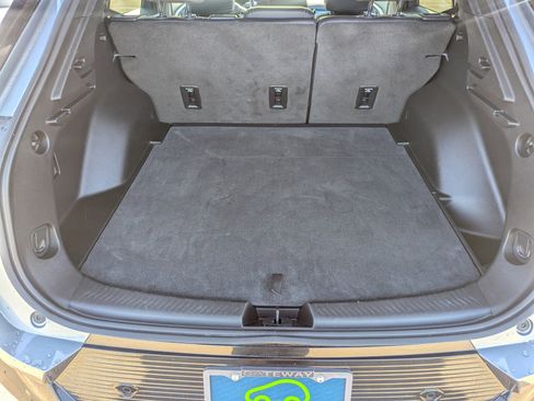 Used 2025 Chevrolet Equinox EV LT w/ Convenience Package image 11