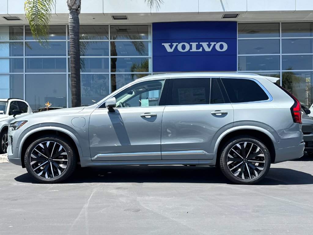 New 2026 Volvo XC90 T8 Plus AWD/4WD image 2