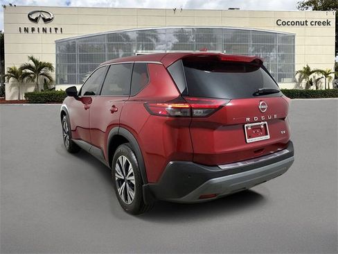 Used 2022 Nissan Rogue SV image 4