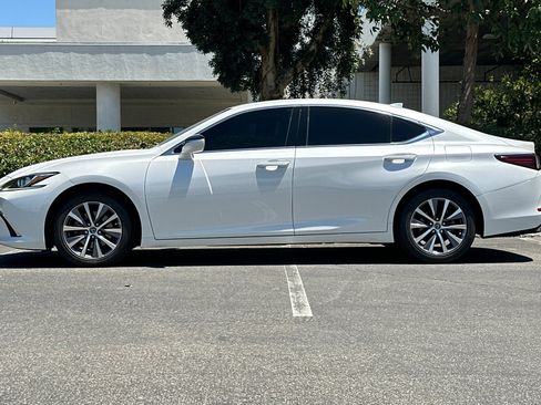 Used 2021 Lexus ES 350 w/ Accessory Package FWD image 2