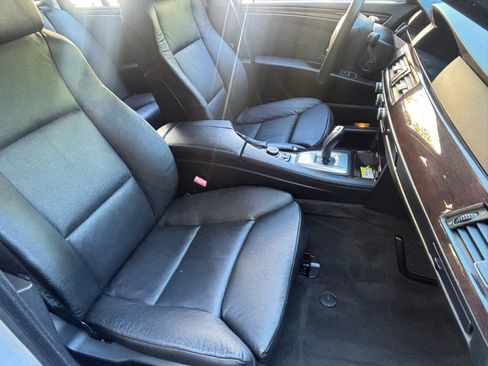 Used 2010 BMW 535i xDrive Wagon AWD/4WD image 21
