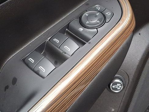 Used 2023 GMC Acadia SLE w/ Driver Convenience Package image 16