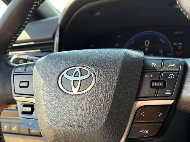 Used 2025 Toyota Camry SE w/ Convenience Package FWD image 30