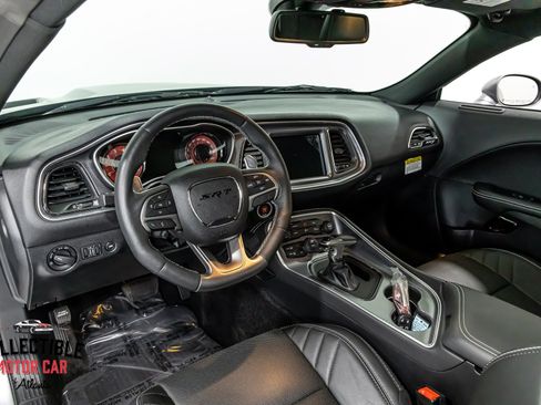 Used 2016 Dodge Challenger SRT Hellcat RWD image 3