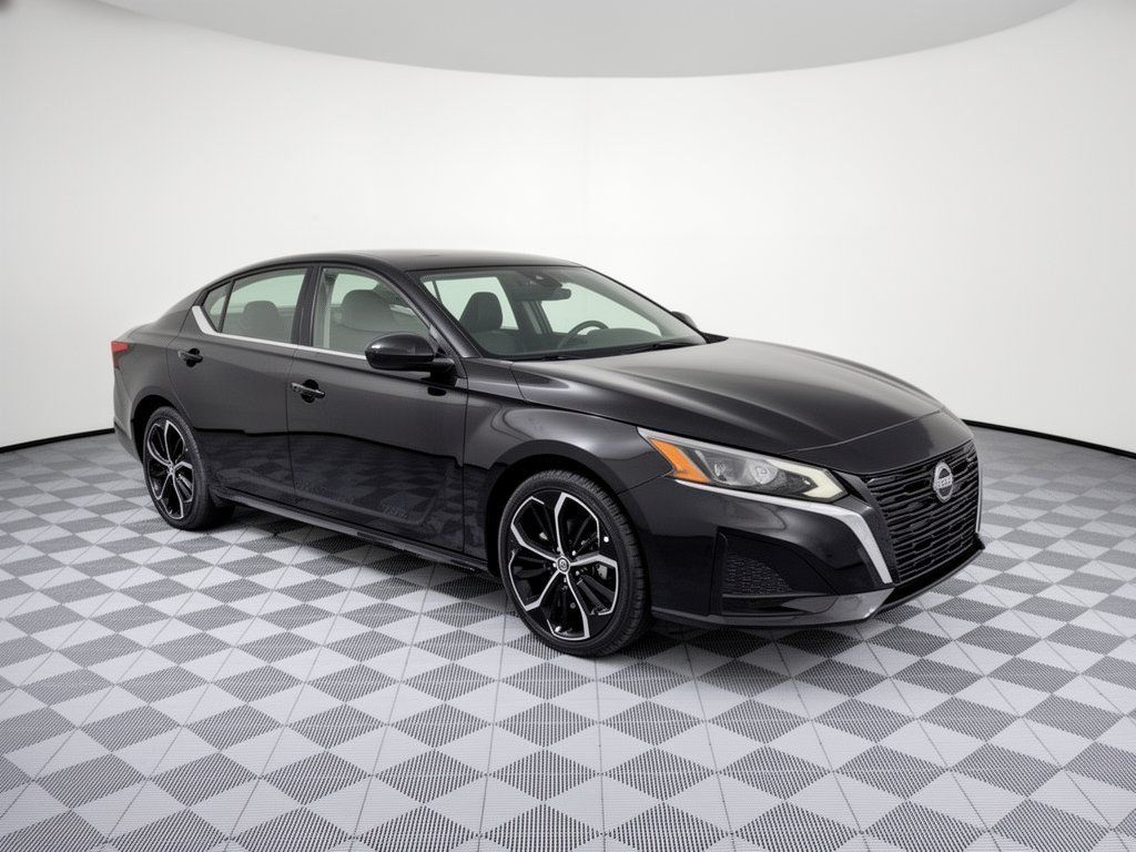 Used 2025 Nissan Altima 2.5 SR FWD image 7