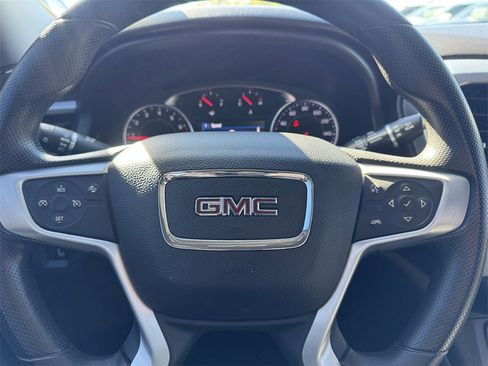 Used 2023 GMC Acadia SLE image 7