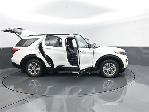 Used 2022 Ford Explorer XLT w/ Equipment Group 202A image 32