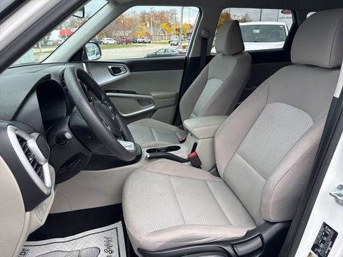 Used 2023 Kia Soul LX image 16
