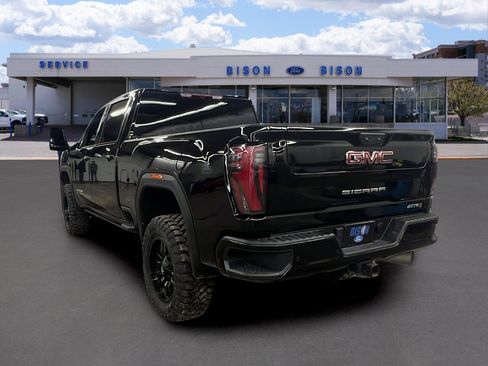 Used 2024 GMC Sierra 2500 AT4 image 5